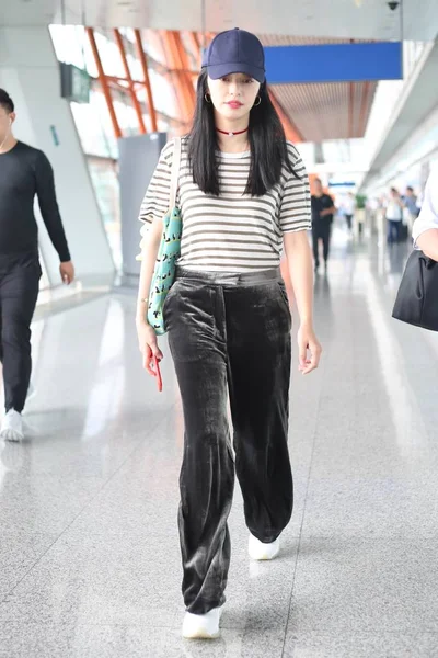 Čínská Herečka Yao Chen Dorazí Pekingském Mezinárodním Letišti Před Odletem — Stock fotografie