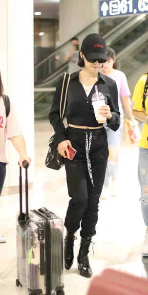 Cantante Attrice Cinese Victoria Song Song Qian Arriva All Aeroporto — Foto Stock