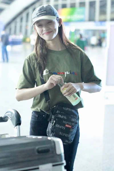 Atriz Chinesa Jelly Lin Lin Yun Chega Aeroporto Internacional Capital — Fotografia de Stock