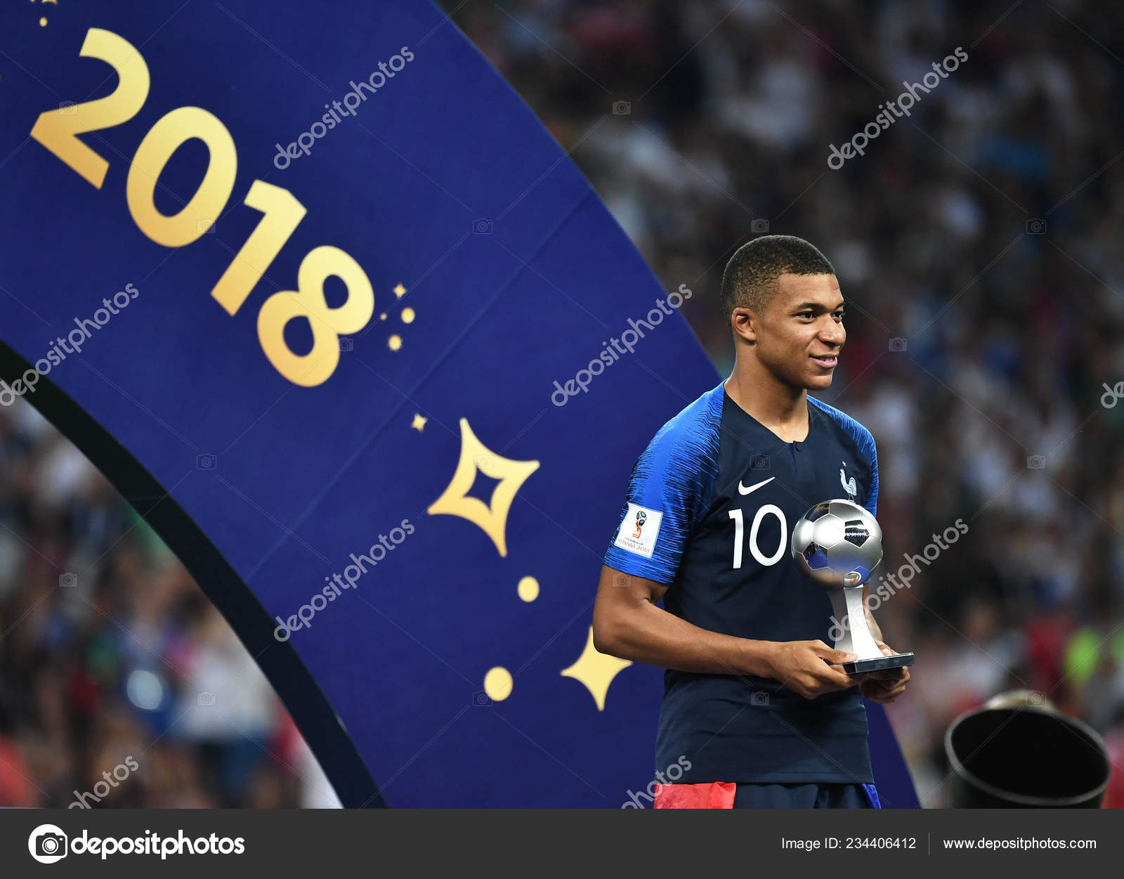 Kylian Mbappe França Posa Com Troféu Após França Derrotar Croácia