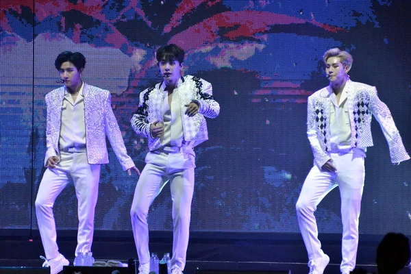 Membros Grupo Masculino Sul Coreano Monsta Apresentam Durante Show Monsta — Fotografia de Stock