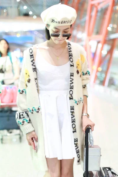 Chinese Zangeres Actrice Victoria Song Song Qian Arriveert Bij Beijing — Stockfoto