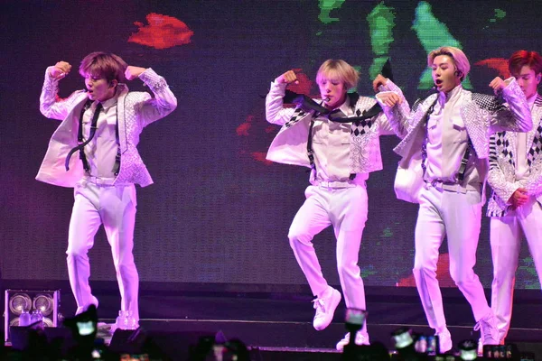 Membros Grupo Masculino Sul Coreano Monsta Apresentam Durante Show Monsta — Fotografia de Stock