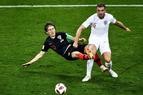 Luka Modric Della Croazia Sinistra Sfida Jordan Henderson Dell Inghilterra — Foto Stock