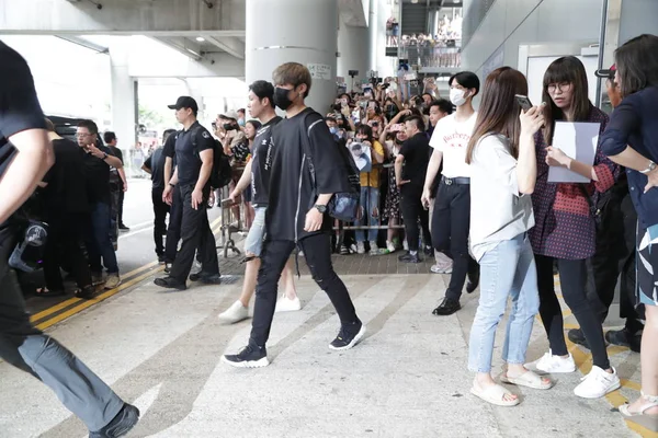 Mitglieder Der Südkoreanischen Boygroup Wanna One Kommen Internationalen Flughafen Von — Stockfoto