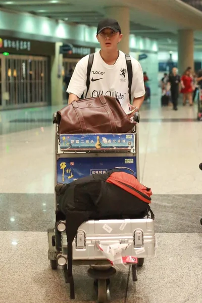 Kinesiska Skådespelare Han Geng Anländer Beijing Capital International Airport Beijing — Stockfoto