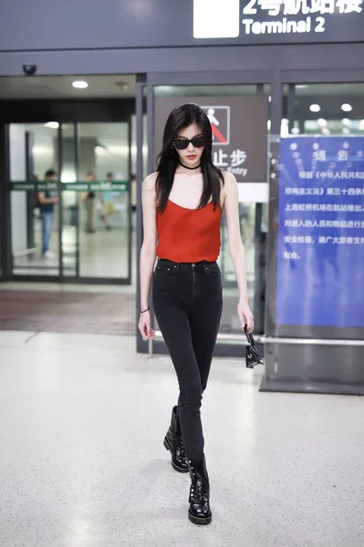 Chinese Model Mengyao Better Known Ming Dresed Sexy Red Camisole — Stock Photo, Image