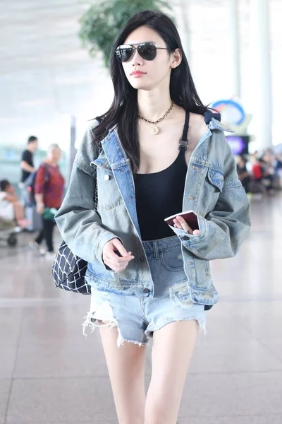 Modelo Chinês Mengyao Mais Conhecido Como Ming Chega Aeroporto Internacional — Fotografia de Stock