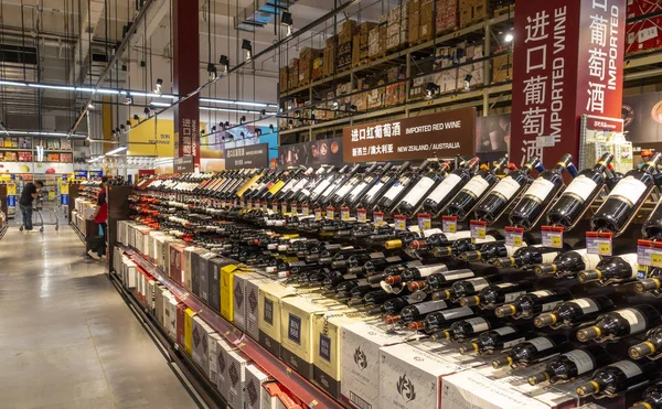 Rotweinflaschen Aus Australien Und Neuseeland Stehen Einem Metro Supermarkt Shanghai — Stockfoto