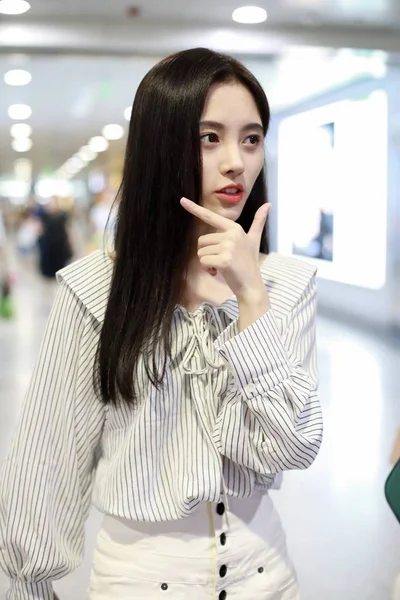 Cantante Actriz China Jingyi Llega Aeropuerto Internacional Beijing Capital Beijing — Foto de Stock