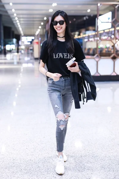 Chinees Model Mengyao Beter Bekend Als Ming Arriveert Shanghai Hongqiao — Stockfoto