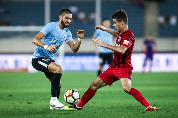 Futbolista Belga Yannick Ferreira Carrasco Izquierda Dalian Yifang Pasa Pelota — Foto de Stock