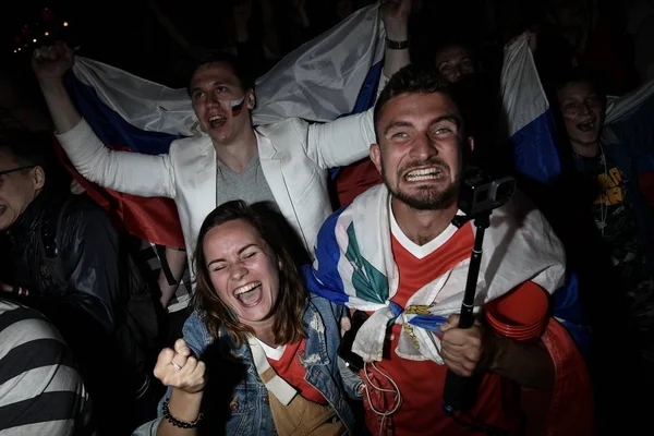 Torcedores Russos Reagem Enquanto Assistem Jogo Quartas Final Entre Rússia — Fotografia de Stock