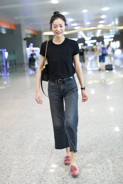 Modelo Chinês Liu Wen Chega Aeroporto Internacional Hongqiao Xangai China — Fotografia de Stock