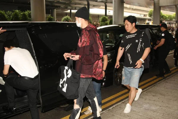 Membros Boy Group Sul Coreano Wanna One Chegam Aeroporto Internacional — Fotografia de Stock