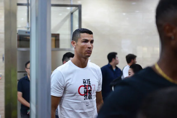 Jogador Futebol Português Cristiano Ronaldo Juventus Retratado Antes Pegar Avião — Fotografia de Stock