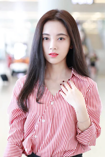 Cantora Atriz Chinesa Jingyi Chega Aeroporto Internacional Hongqiao Xangai Antes — Fotografia de Stock