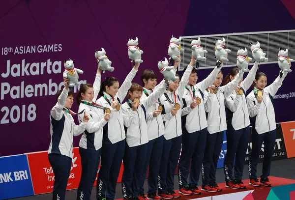 Medallista Oro Equipo Femenino Bádminton Japón Posa Ceremonia Entrega Premios —  Fotos de Stock