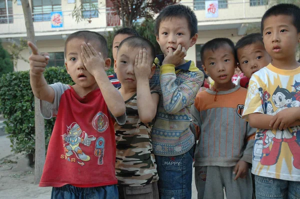 Uczniowie Szkół Podstawowych Testują Swoje Oczy Szkole Mieście Anyang Centralnej — Zdjęcie stockowe