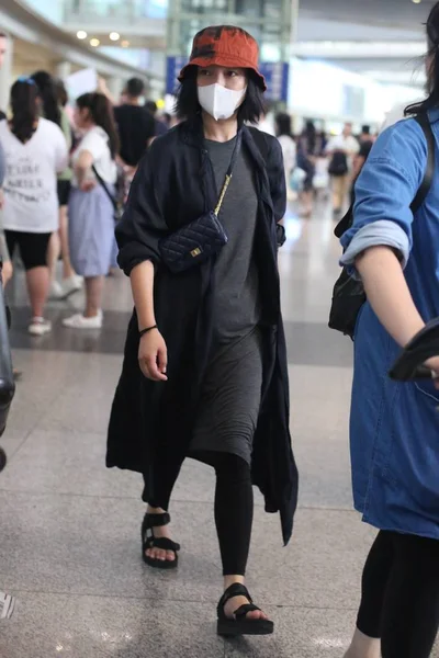 中国女演员周迅抵达北京首都国际机场 2018年7月7日 — 图库照片