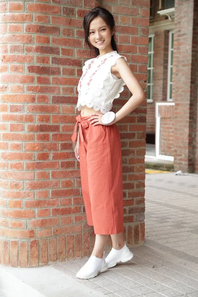 Zawodnik Amber Tang Pozach Podczas Photocall Dla Miss Hong Kong — Zdjęcie stockowe