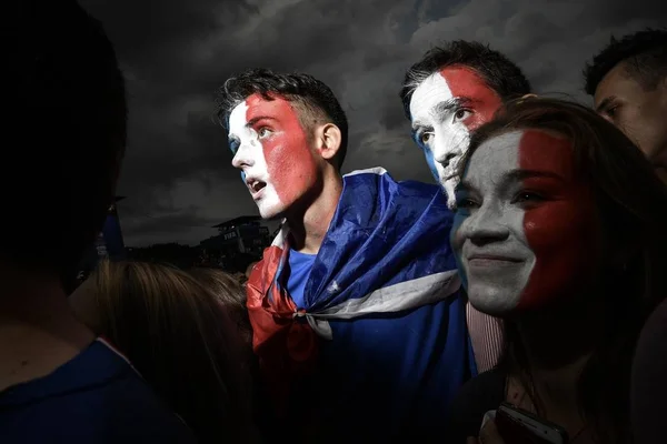 Fãs Franceses Reagem Enquanto Assistem Jogo Uma Praça Depois Que — Fotografia de Stock