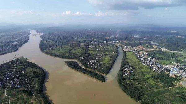 Una Vista Aérea Del Agua Fangosa Reunión Del Río Rongjiang —  Fotos de Stock