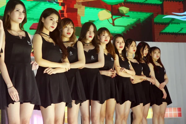Китайський Showgirls Представляють Китай Цифрових Розваг Експоцентру Також Відомий Китай — стокове фото