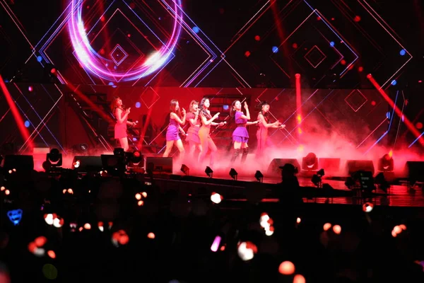 Membri Del Gruppo Femminile Sudcoreano Apink Esibiscono Durante Apink Asia — Foto Stock