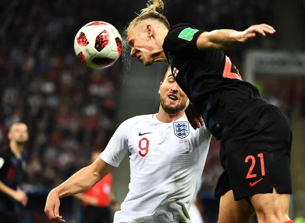 Domagoj Vida Aus Kroatien Front Fordert Harry Kane Aus England — Stockfoto