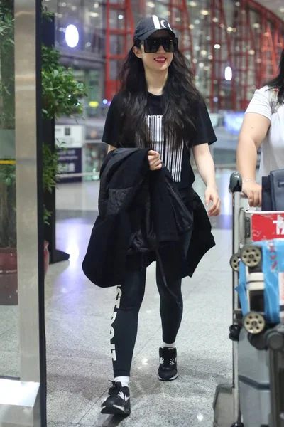 Actrice Chinoise Liu Yifei Arrive Aéroport International Pékin Chine Juillet — Photo