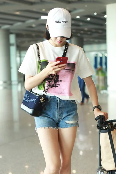 Chinese Zangeres Actrice Victoria Song Song Qian Arriveert Bij Beijing — Stockfoto