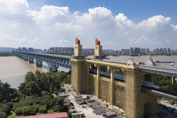 2018 日中国東部の江蘇省南京市の南京揚子江橋の メートル高いブリッジヘッドの航空写真 — ストック写真