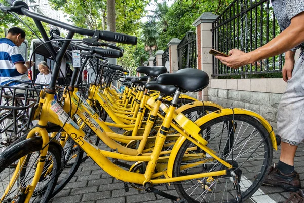 Kínai Rezidens Használja Smartphone Hoz Átkutat Kód Egy Kerékpár Kínai — Stock Fotó