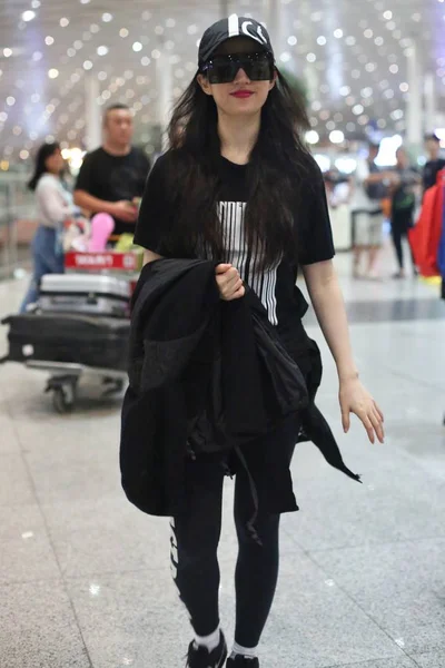 Kinesisk Skådespelerska Liu Yifei Anländer Beijing Capital International Airport Beijing — Stockfoto