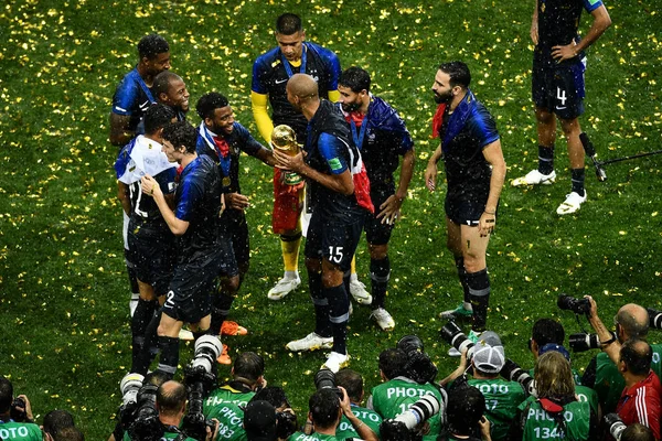 フランスの選手を祝うフランス 2018 Fifa ワールド カップ モスクワ ロシア 2018 日の最終戦にクロアチアを破った後 — ストック写真