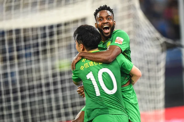 Fransk Född Kongolesiska Fotbollsspelare Cedric Bakambu Topp Beijing Sinobo Guoan — Stockfoto