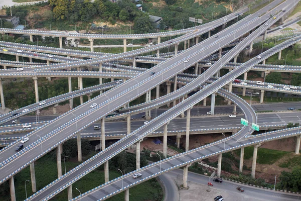 この航空写真ビューで車が レベル Huangjuewan 2018 南岸区陸橋します — ストック写真