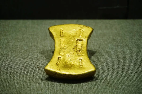 Золотой Слиток Династии Южных Сун 1127C1279 Выставленный Аукцион Высокой Цене — стоковое фото