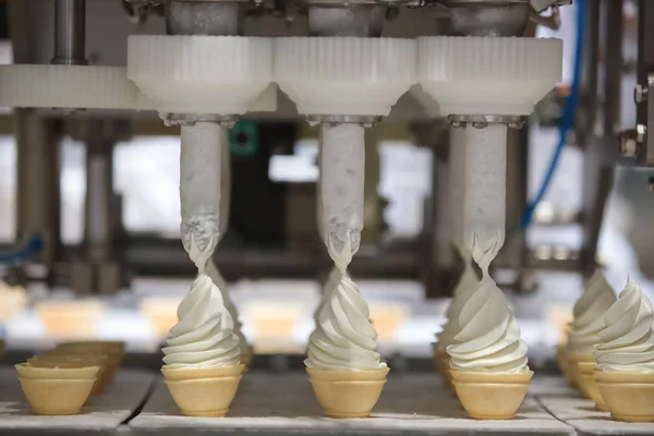 Gelados Tocha Yili Estão Sendo Produzidos Linha Montagem Uma Fábrica — Fotografia de Stock