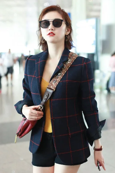 2018 中国の北京で出発前に北京首都国際空港に到着した中国の女優 — ストック写真
