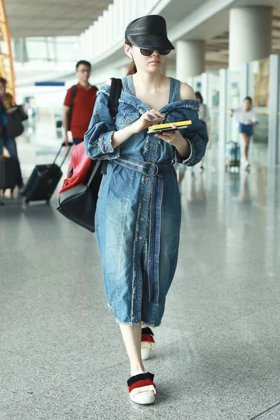 Cantante China Zhang Liangying Jane Zhang Llega Aeropuerto Internacional Beijing — Foto de Stock