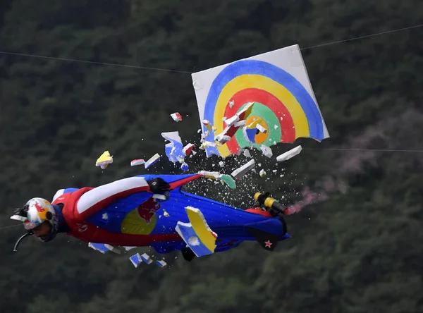 Wingsuit Flieren Tävlar Han Passerar Genom Ett Mål 7Th World — Stockfoto