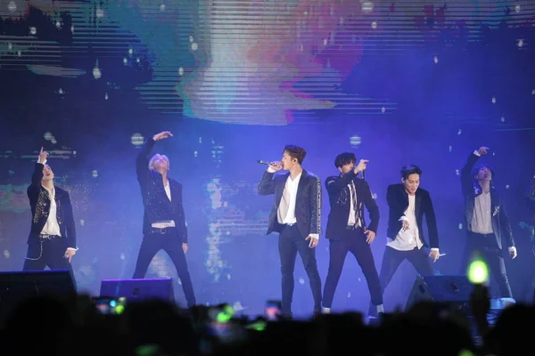 Les Membres Boys Band Sud Coréen Got7 Produisent Lors Concert — Photo