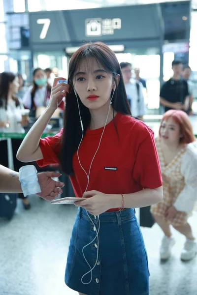 Cantora Atriz Chinesa Jingyi Chega Aeroporto Internacional Hongqiao Xangai Antes — Fotografia de Stock