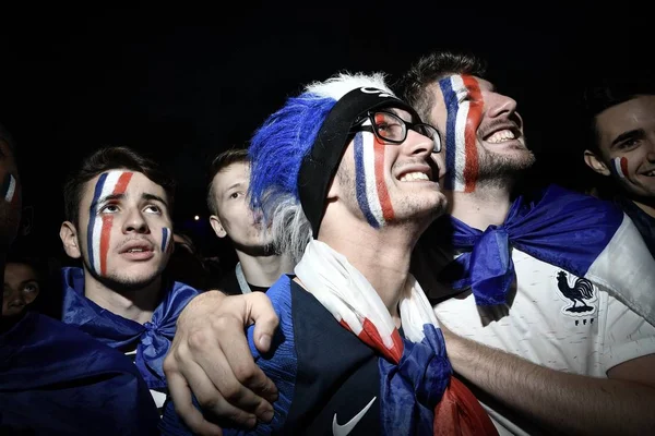 Γαλλικά Φίλαθλοι Γιορτάζουν Μετά Γαλλία Νίκησε Βέλγιο Στο Ημιτελικό Αγώνα — Φωτογραφία Αρχείου