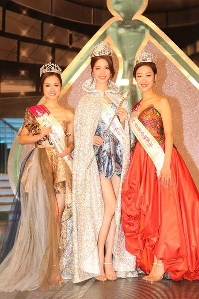 Från Vänster Första Tvåa Amber Tang Vinnaren Hera Chan Och — Stockfoto
