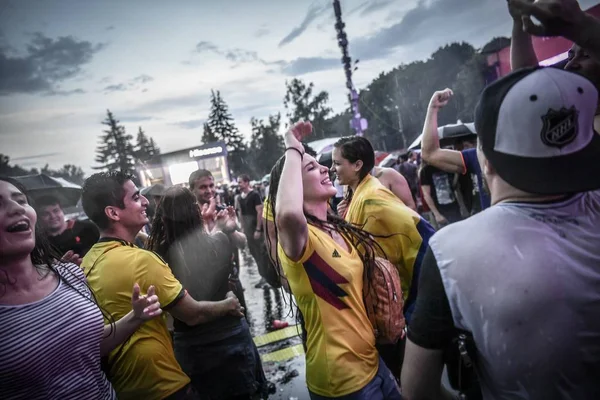 Tifosi Calcio Festeggiano Mentre Guardano Partita Piazza Dopo Che Francia — Foto Stock