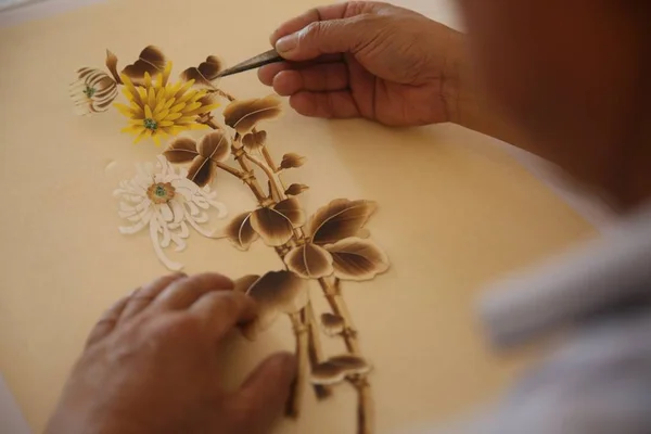 Artisan Chinois Ding Xisen Crée Une Peinture Paille Blé Dans — Photo