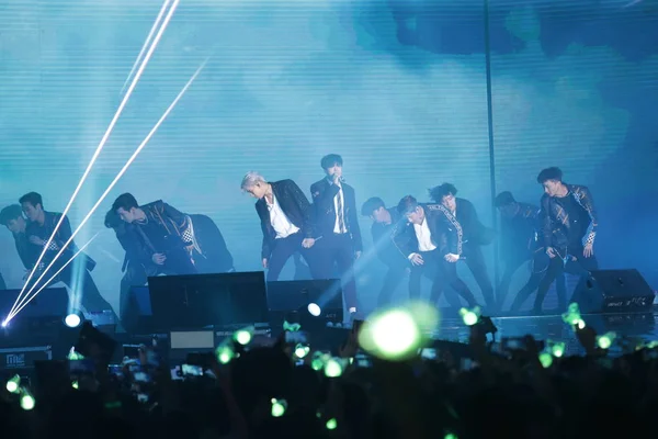 Członkowie Koreański Boysband Got7 Wykonywać Got7 2018 World Tour Oczy — Zdjęcie stockowe